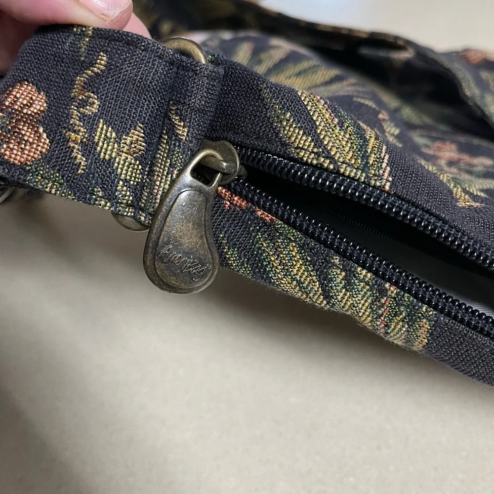 Ameribag Floral Tapestry Sling Bag healthy back bag - Picture 5 of 7